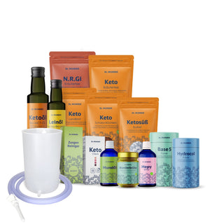 Fast-to-Keto BOX Deluxe – Produktflatlay mit Ketoöl, Leinöl, Keto-Kräutertee, Schoko-Küchlein, Ketosüß und Hydrocol